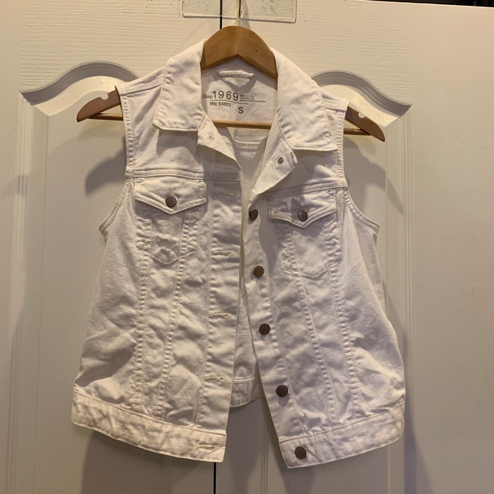 Gap white denim vest. Worn maybe once.
